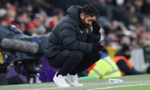 Shearer chê Amorim ngạo mạn khi Carrick thắng bằng sơ đồ 4-2-3-1