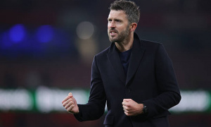 Chỉ 2 trận, Carrick cân bằng thành tích 35 trận của Amorim