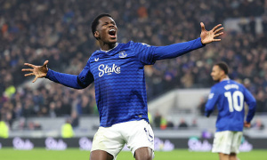 Barry lập công cứu Everton thoát hiểm trước Leeds