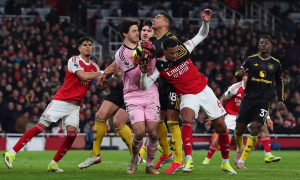 PGMOL bị kêu gọi trừng phạt chiêu trò phạt góc của Arsenal