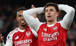 Paul Scholes nói Arsenal là đội tệ nhất nếu vô địch