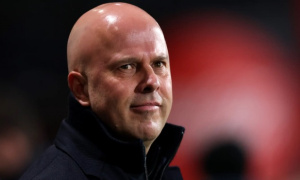 Fan Liverpool đòi sa thải Slot sau phát ngôn tranh cãi