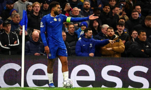 2 CĐV nhập viện, Chelsea cảnh báo khẩn cấp tại Naples