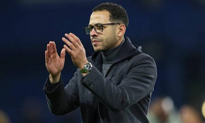 Liam Rosenior cảnh giác với Napoli của Conte