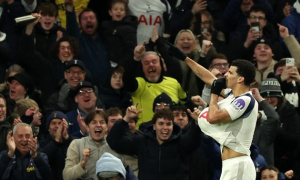 Tottenham không được phép hòa Frankfurt