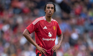 Bước lùi cần thiết cho Leny Yoro dưới thời Carrick