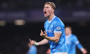 Báo Ý ví Hojlund là 'sư tử trong lồng' khi Napoli bị loại