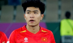 Lý Đức gục ngã trong phòng thay đồ sau tấm thẻ đỏ