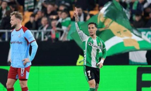 Antony cứa lòng điệu nghệ, tiễn thầy trò Van Persie rời Europa League