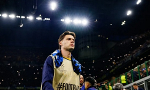 Đứng áp chót, West Ham nhắm Zalewski