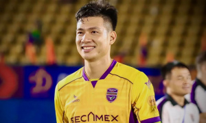 Minh Toàn rực sáng giúp Becamex TP.HCM cầm chân Hà Tĩnh