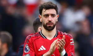 Carrick dập tắt tin đồn Bruno rời MU