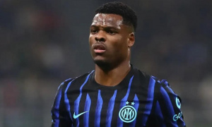 Romano dội gáo nước lạnh vào hy vọng mua Dumfries của Liverpool