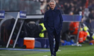 Chút hào quang Champions League không cứu nổi Mourinho
