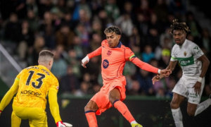 Yamal cùng Rashford nổ súng giúp Barca đánh bại Elche