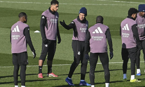 Real Madrid và cuộc trưng cầu dân ý đầy áp lực tại Bernabeu