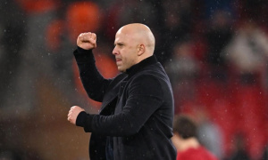 Arne Slot ca ngợi Liverpool vì bỏ ngoài tai mọi ồn ào