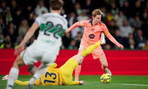 De Jong khẳng định Barca chưa đạt đỉnh dù hạ Elche