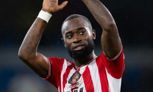 Geertruida là mũi tên trúng 3 đích của Liverpool