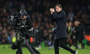 Carragher bênh vực Thomas Frank giữa bão chấn thương