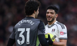 Fan MU nổi giận vì Lammens cười đùa với đối thủ