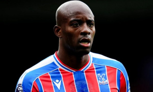 Palace phá kỷ lục chuyển nhượng để che đậy khủng hoảng?