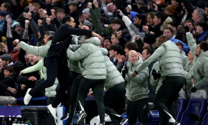 Rosenior hé lộ bài tẩy giúp Chelsea gây sốc tại Emirates