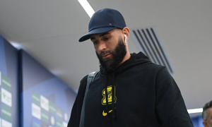 10 thương vụ ngày cuối: Benzema lập kỷ lục, Palace phá két