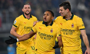 Milan đè bẹp Bologna rút ngắn cách biệt với Inter còn 5 điểm