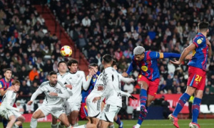 Hansi Flick khen ngợi Araujo sau trận thắng Albacete