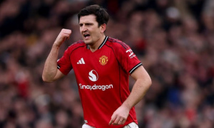 Maguire chấp nhận giảm lương sâu để ở lại Man United