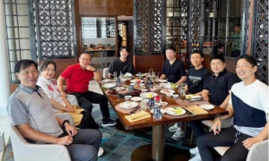 HLV Park Hang Seo hội ngộ thân tình với HLV Kim Sang Sik