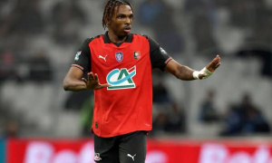 Bóng dáng Raphael Varane ở bản hợp đồng mới của Liverpool