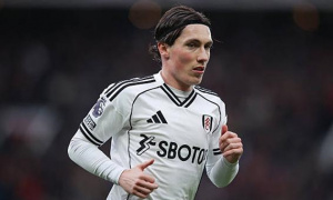 Harry Wilson là lời giải thực tế cho Liverpool hậu Salah