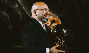 Ali Barat biến nghề đại diện thành show diễn