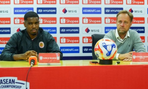 HLV Polking cảnh báo cầu thủ CAHN sau trận thắng