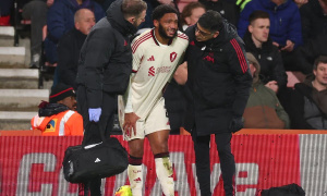 Slot báo tin dữ về Frimpong và Joe Gomez