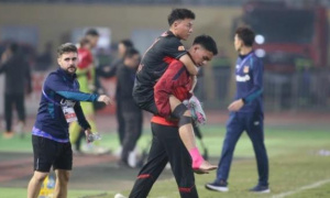Bão chấn thương càn quét V-League, HLV Kim Sang-sik lo sốt vó