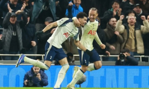 Vũ khí Solanke - Simons giúp Tottenham đấu MU