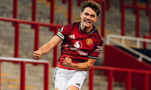 Sao trẻ MU gửi thông điệp đanh thép bằng siêu phẩm