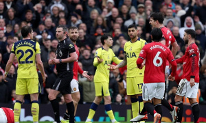 Romero bị treo giò 4 trận, lỡ derby với Arsenal vì thẻ đỏ trước MU