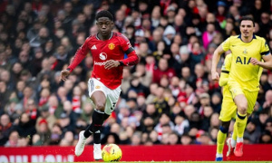 Mainoo lu mờ tuyến giữa Tottenham