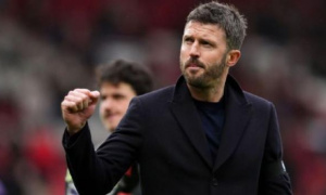 Carrick từ chối nhận công sau khi giúp Man Utd hạ Tottenham