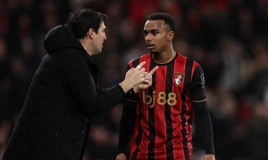 Arsenal tranh giành Eli Junior Kroupi với PSG