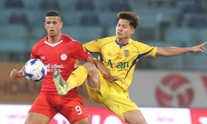 Trợ lý HLV Popov tố VAR sai lầm trận thua SLNA