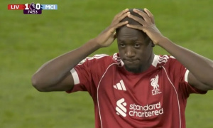 Szoboszlai lập siêu phẩm khiến Konate thất thần