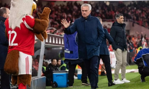 Thắng Alverca 2-1, Mourinho thong thả chờ Sporting sảy chân