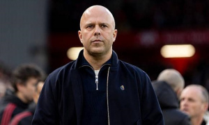 Thua Man City, Arne Slot vẫn tự tin bám đuổi MU