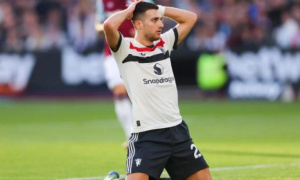 Dalot lột xác từ tội đồ của Ten Hag thành báu vật của Carrick