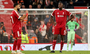 Vòng 25 Ngoại hạng Anh: Liverpool lao đao; Arsenal ổn định